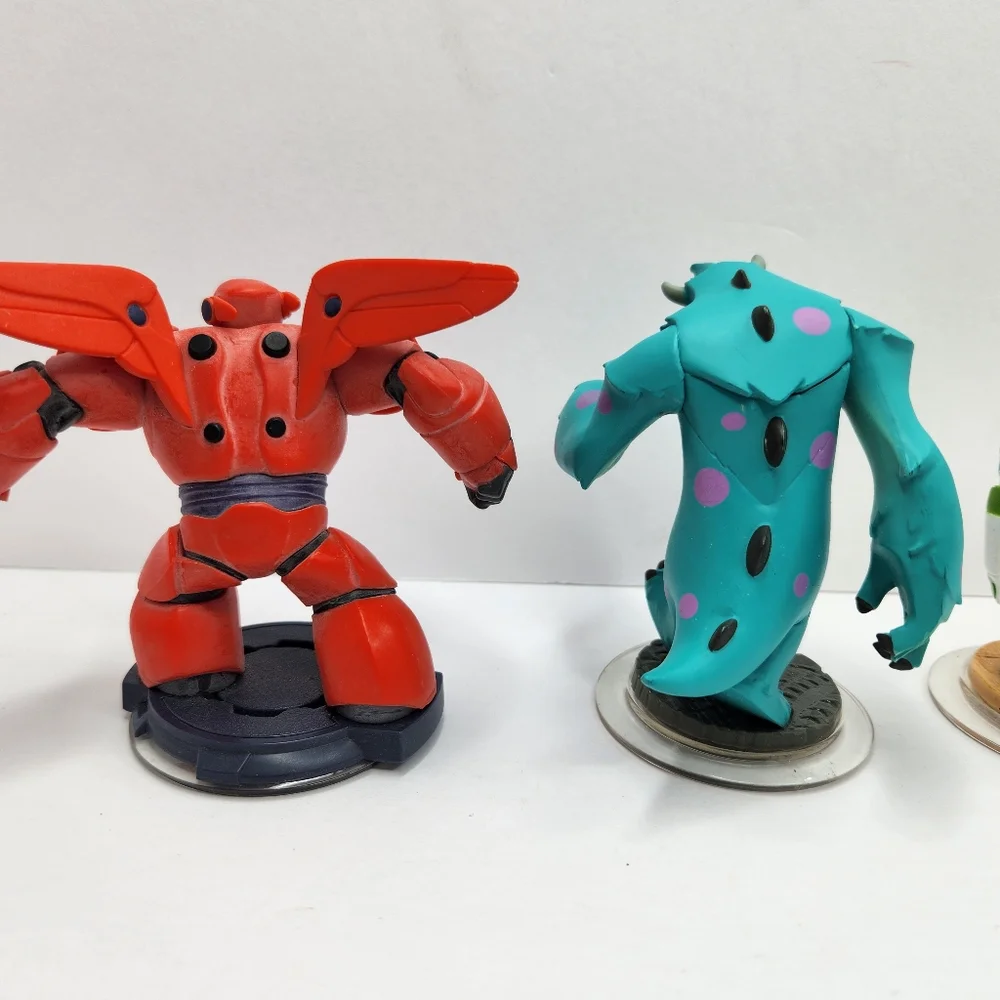 Disney Infinity 1.0 2.0 Lot Of 6 Characters  and Extras